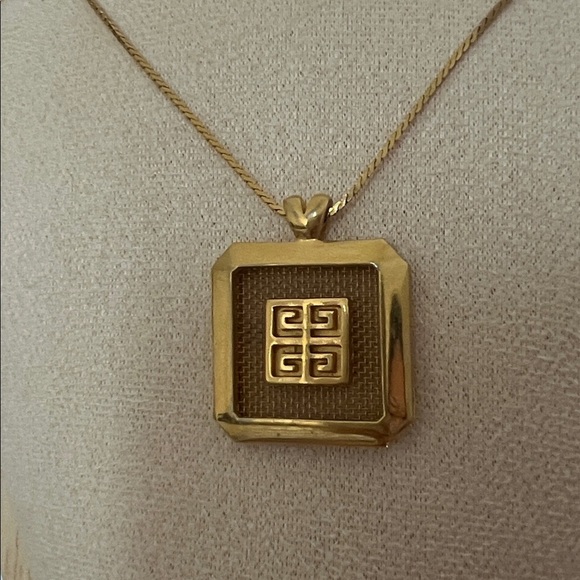 Givenchy Jewelry - Givenchy Vintage Pendant Necklace